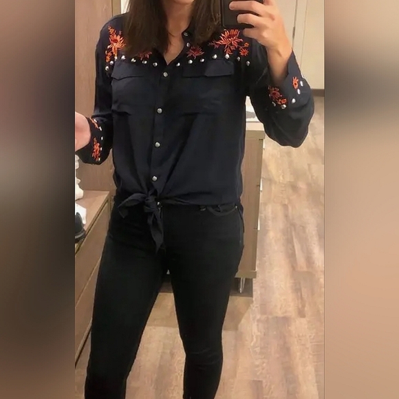 Cinq à Sept Sz L Embroidered Lexi Button Down Top - Picture 2 of 7